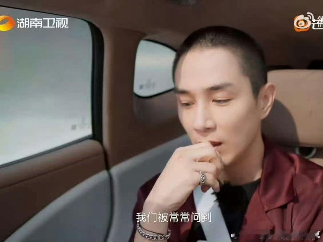 李承铉对戚薇没有秘密湖南卫视背后 李承铉也是实诚，说跟戚薇就是安全感够，所以啥秘