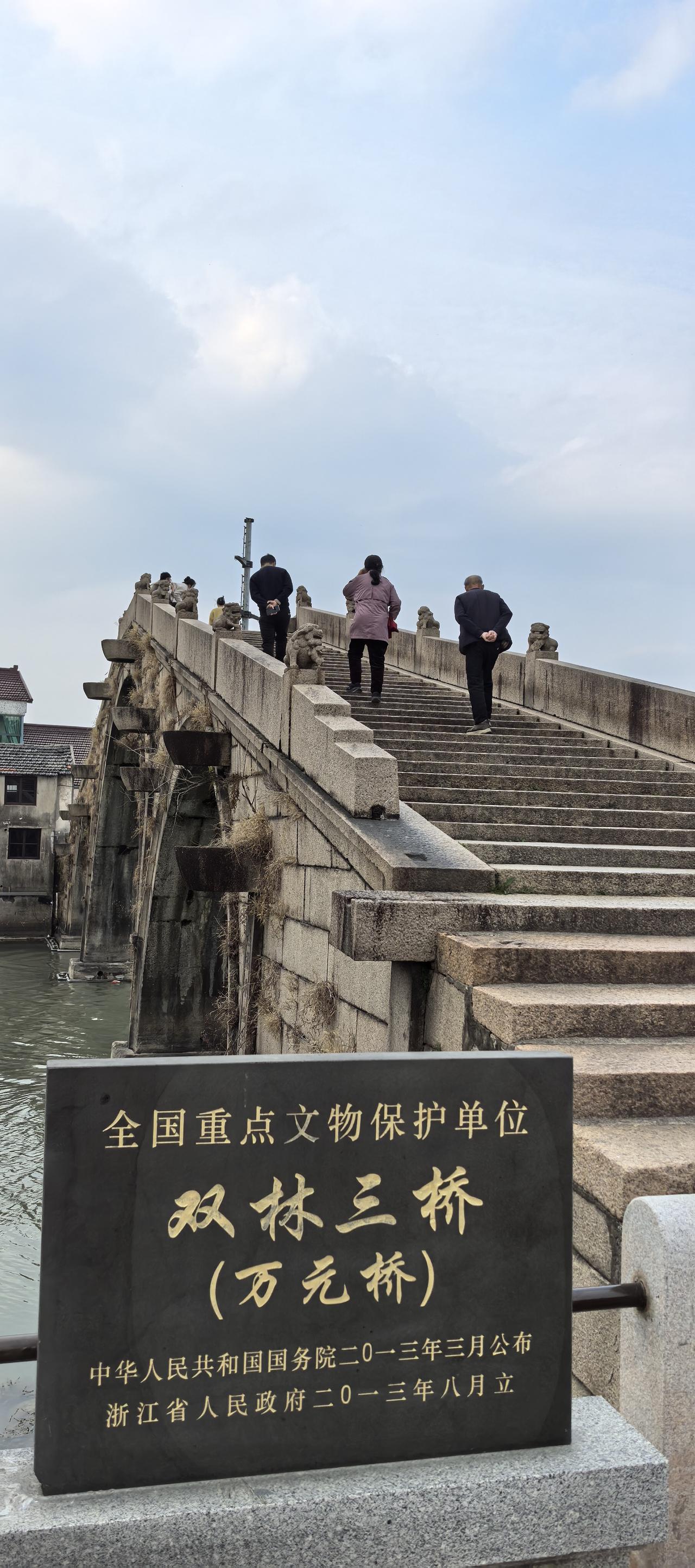 人人都在找净土,净土在哪里?
净土在自己心里。
六祖不是早就说过嘛
心是菩提树，