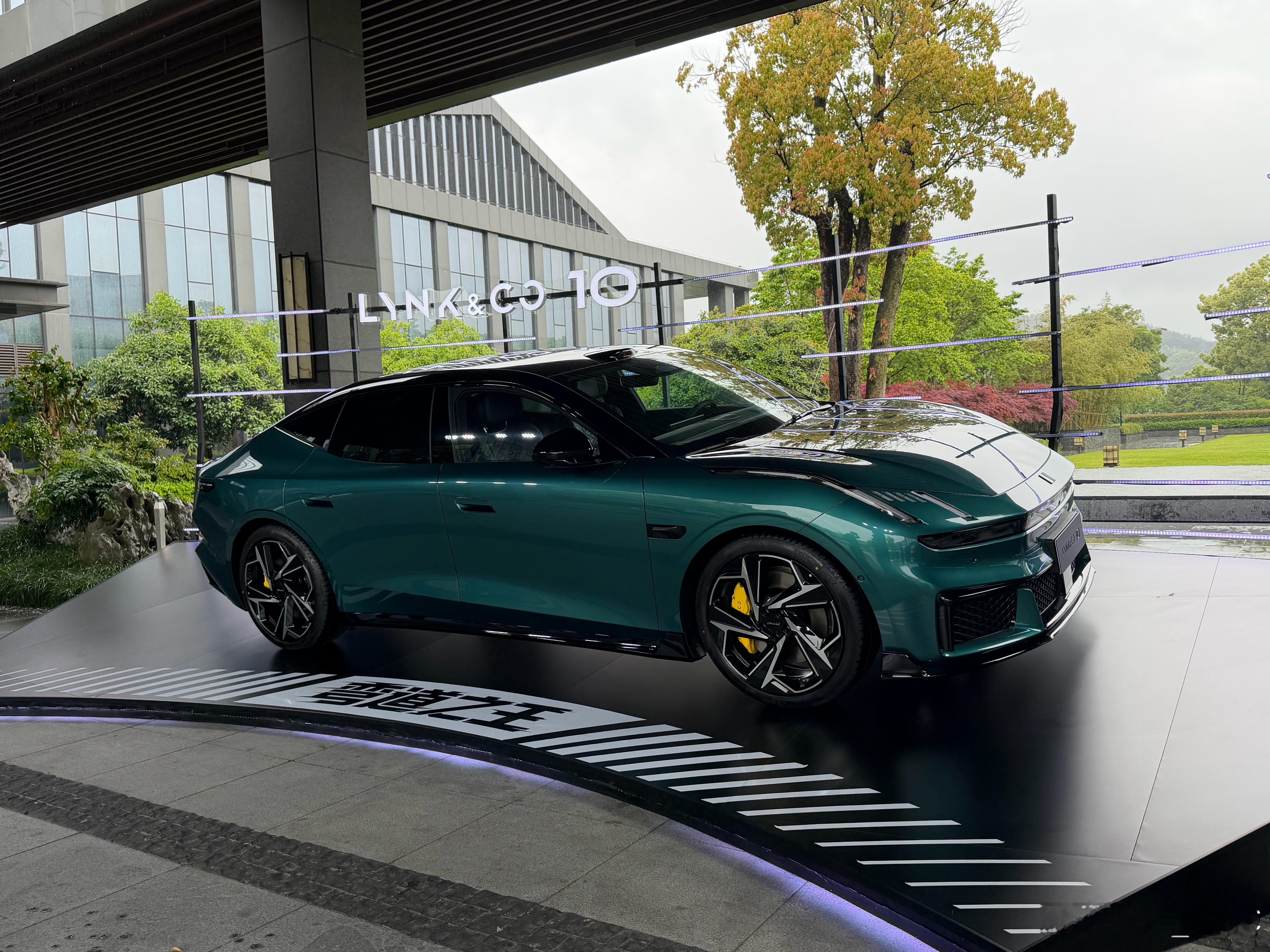 熬一个大夜之后开着“弯道之王”跑山差点给自己整吐了可还行领克10+