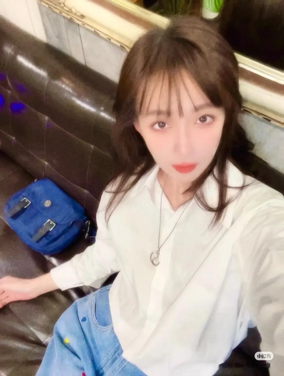 话说台湾近几年就推出了许多颜值和气质都相当不错的新晋博主，而王小姐就是其中之一。