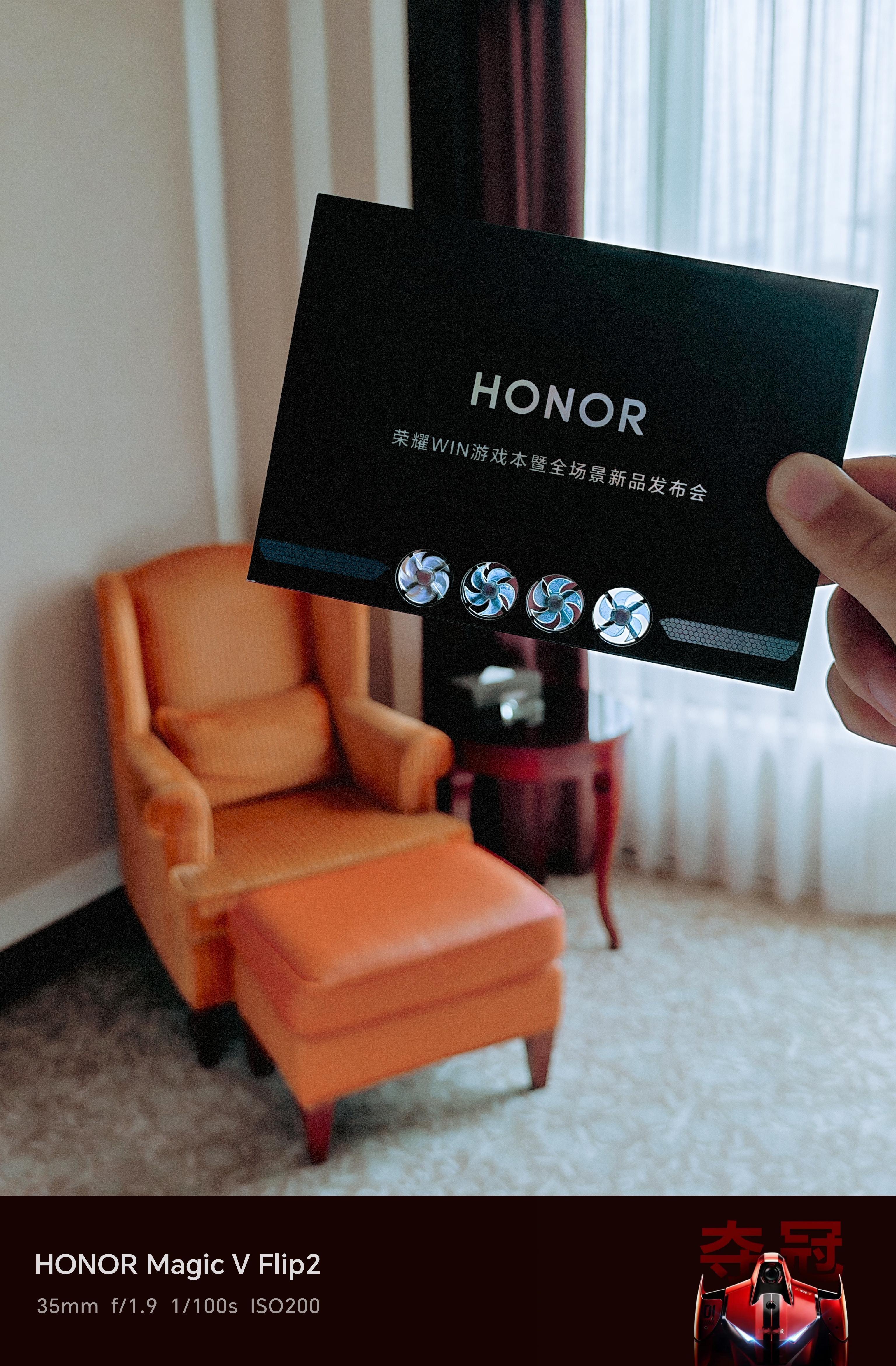 抵达成都，在这座巴适悠闲的城市里，不由得就放缓脚步，哼着小调、慢慢踱步、细细品味