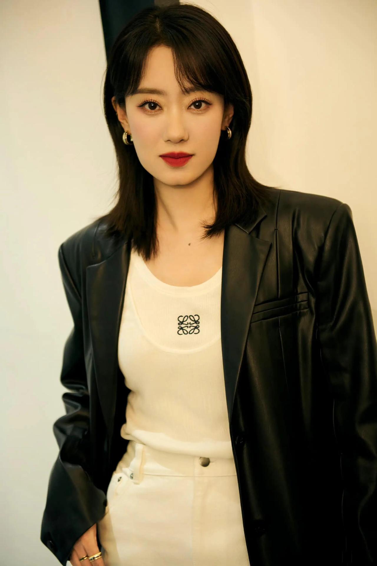 张小斐有点可惜了
要颜值，有颜值
要演技，有演技
可她，凭借电影《你好，李焕英》