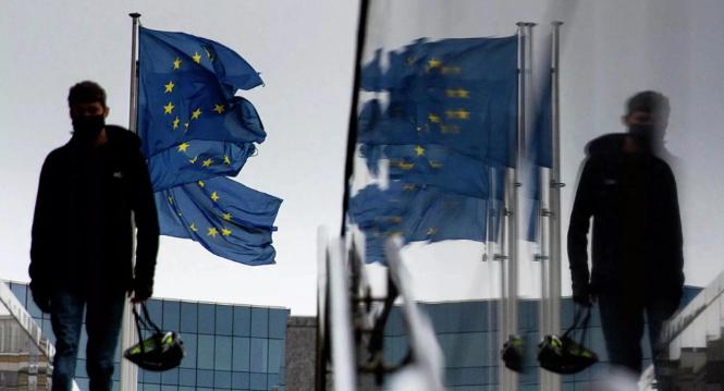 俄乌战场还在拉锯，欧盟却在背后搞了个大动作，直接把全球舆论炸翻了，手里攥着冻结的