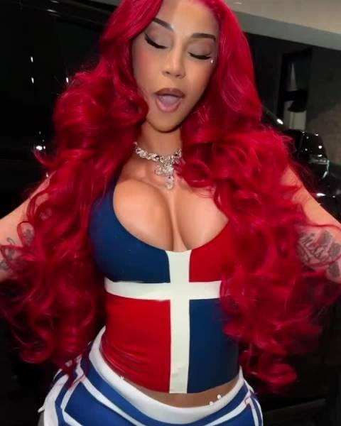 卡老师Cardi B在ins更新美照：

快来告诉我你那边几点？
cardib 