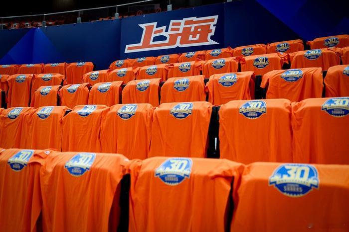 上海队半场只有5个三分出手？这么少？ 