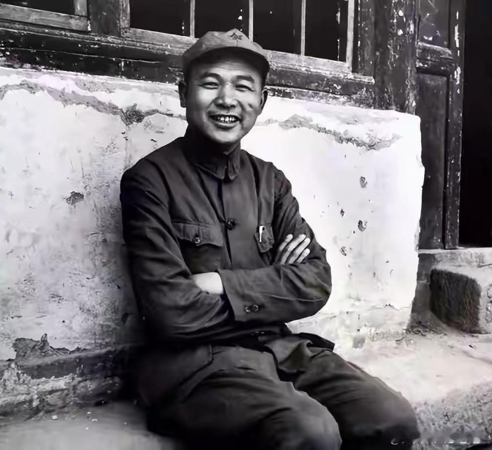 缺席解放战争，却稳居大将第二！毛主席格外器重徐海东，两大功勋无人替代
 
很多人