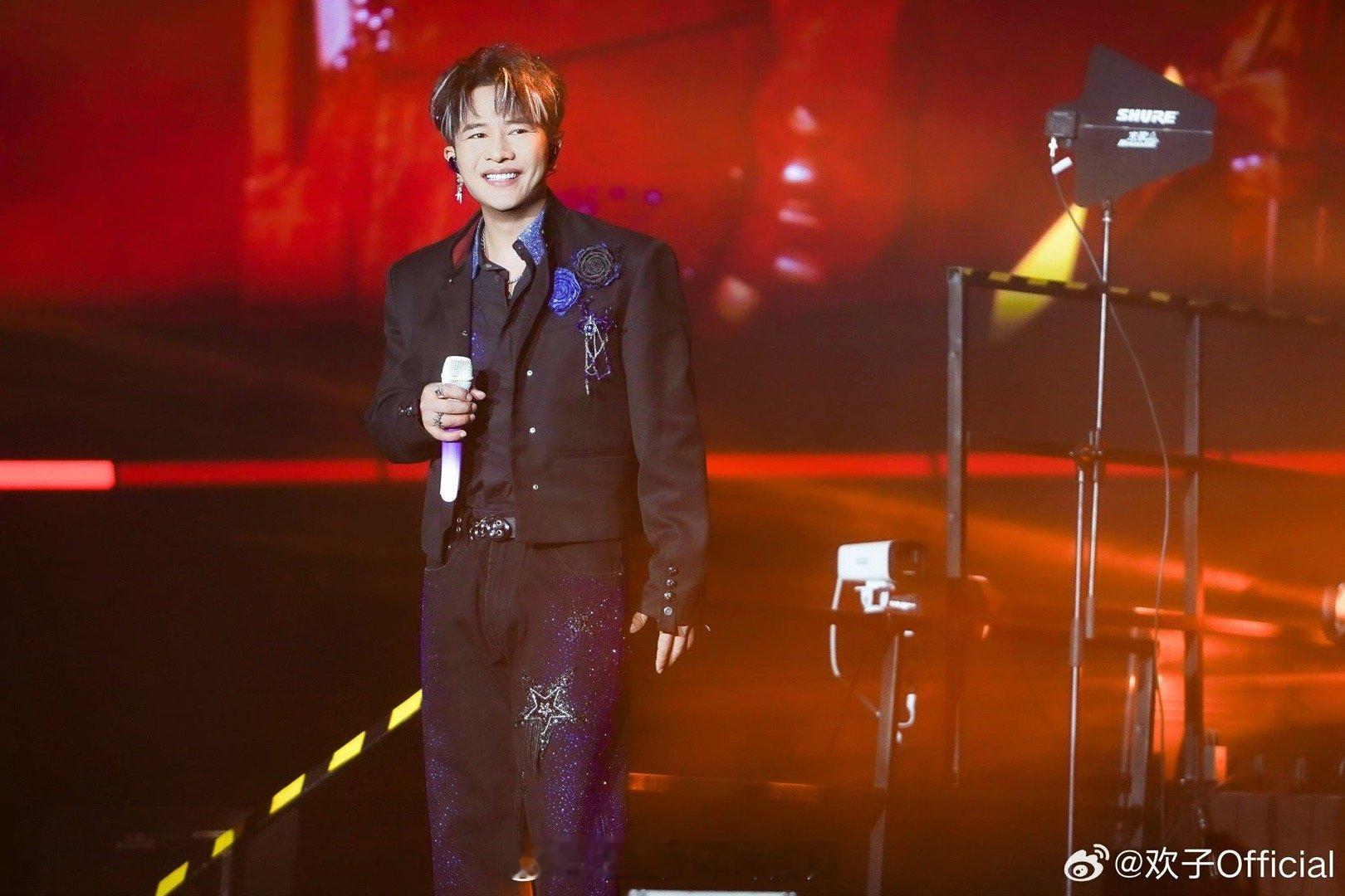 期待欢子浙江卫视跨年舞台 初代网歌王者欢子官宣跨年！那些刻进DNA的伤感情歌，是