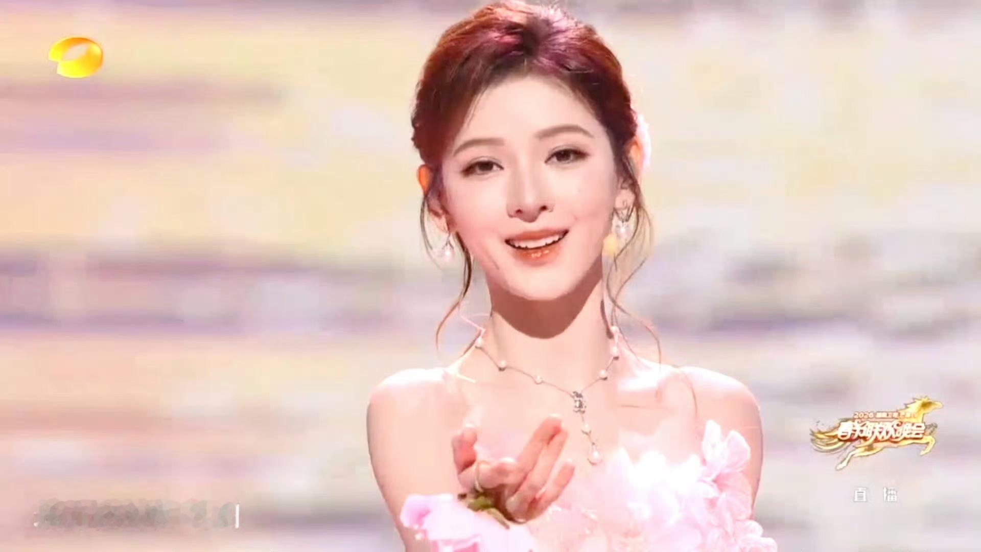 张予曦祝绪丹张艺凡三朵金花，一张美丽的脸后面是另一张美丽的脸