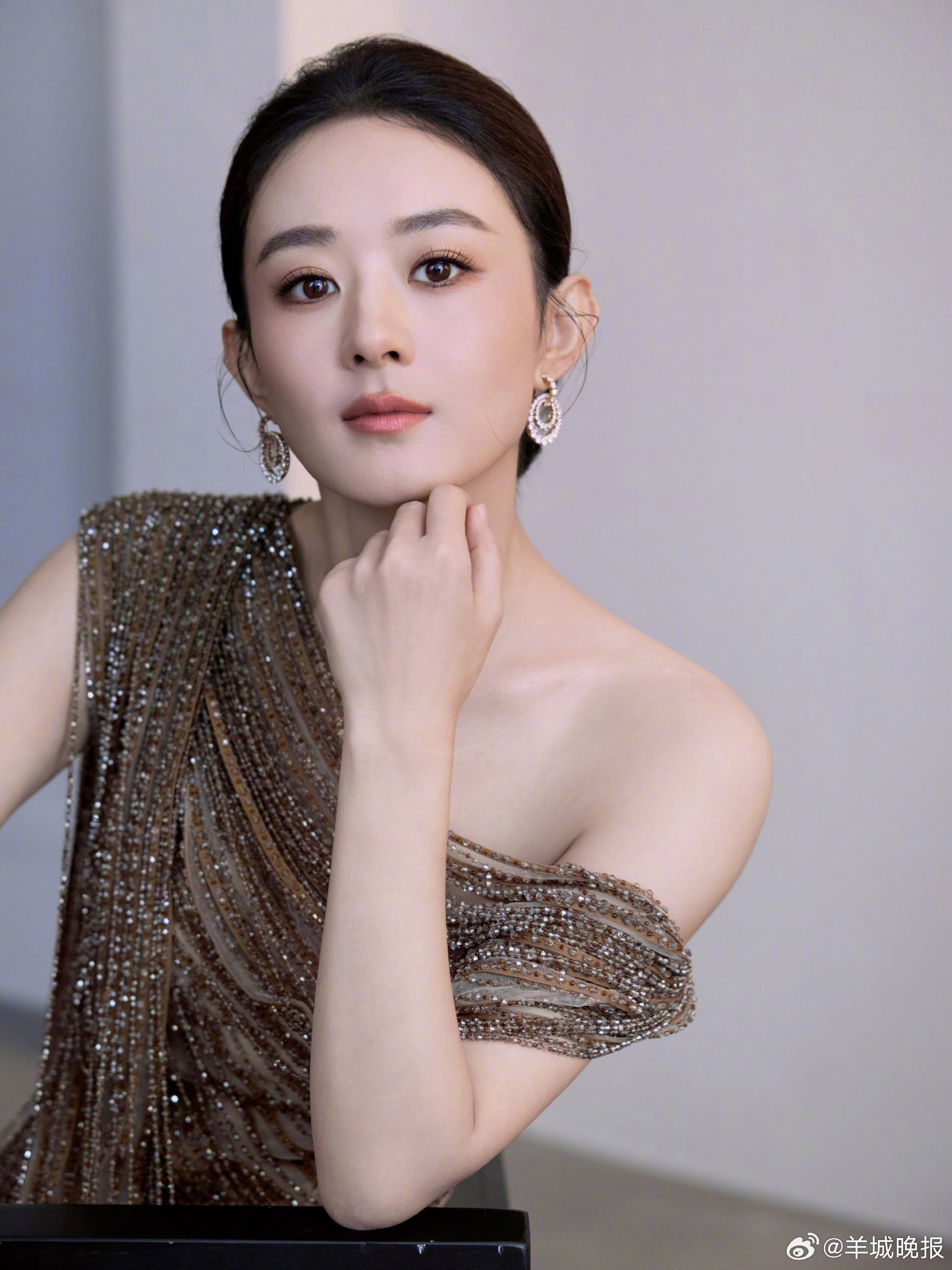 【，今年你最pick谁？】2025爱奇艺尖叫之夜官宣！一起为爱发电，放声尖叫  