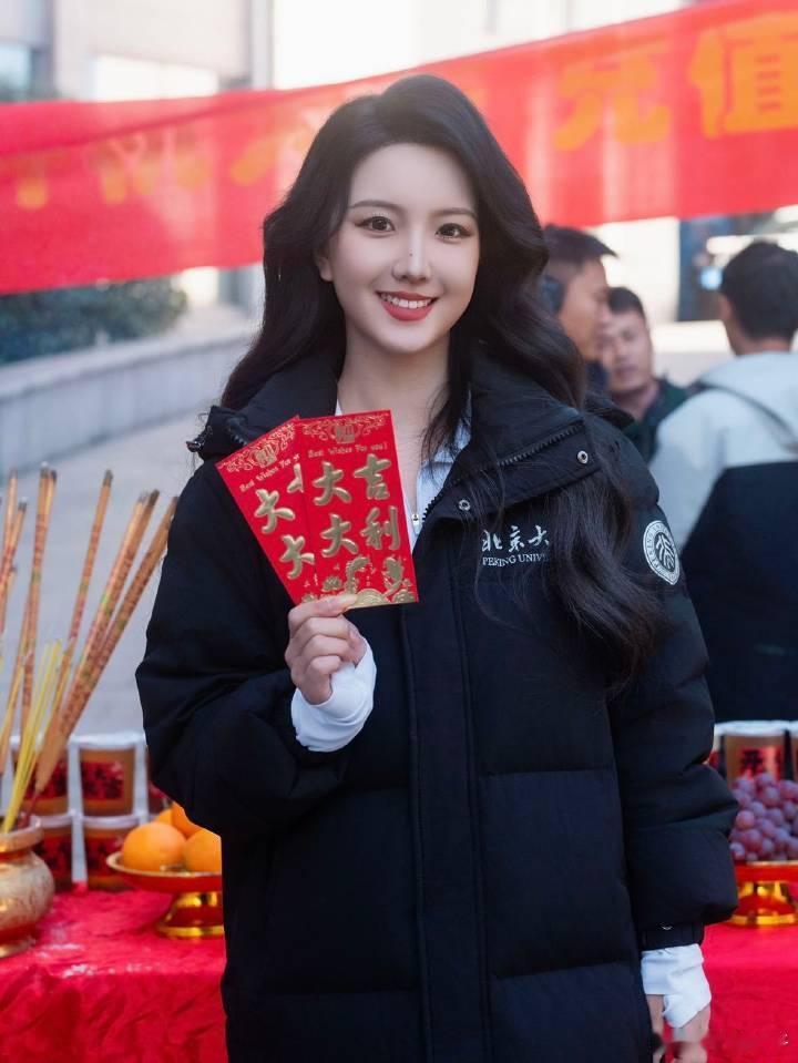 北大毕业生演短剧被说混得差北大毕业生讲述短剧行业真相坐标TALK不要用单一标准评