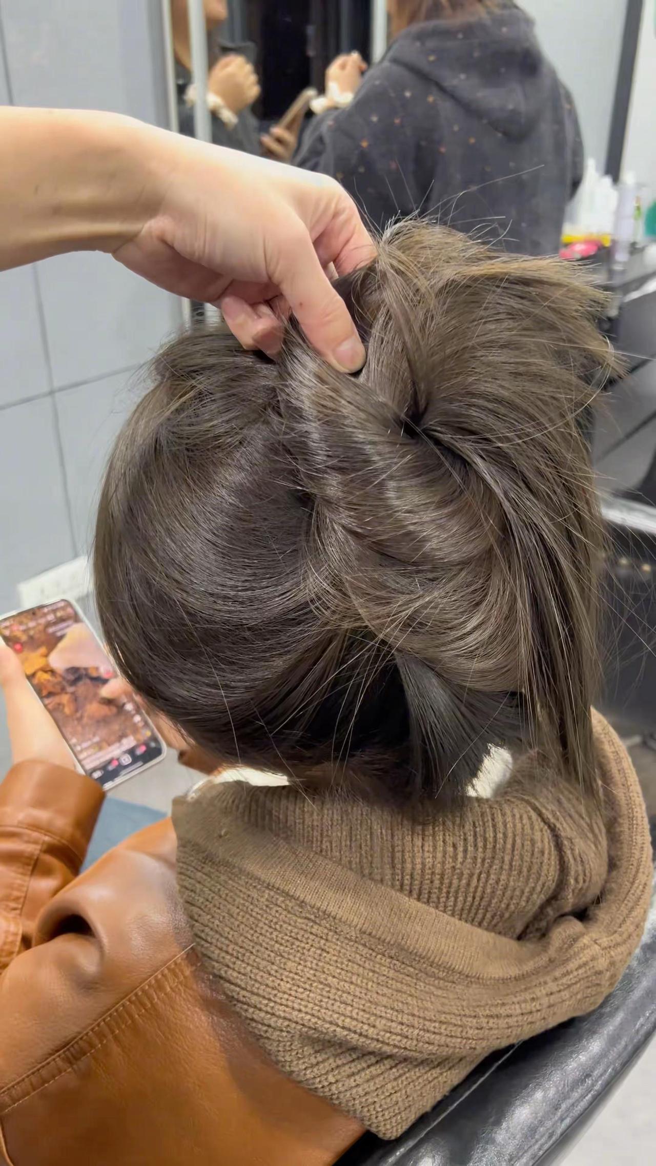 2026必染发色之一 根:9/18➕9.11一比一➕13克蓝6%发尾:同配方双氧