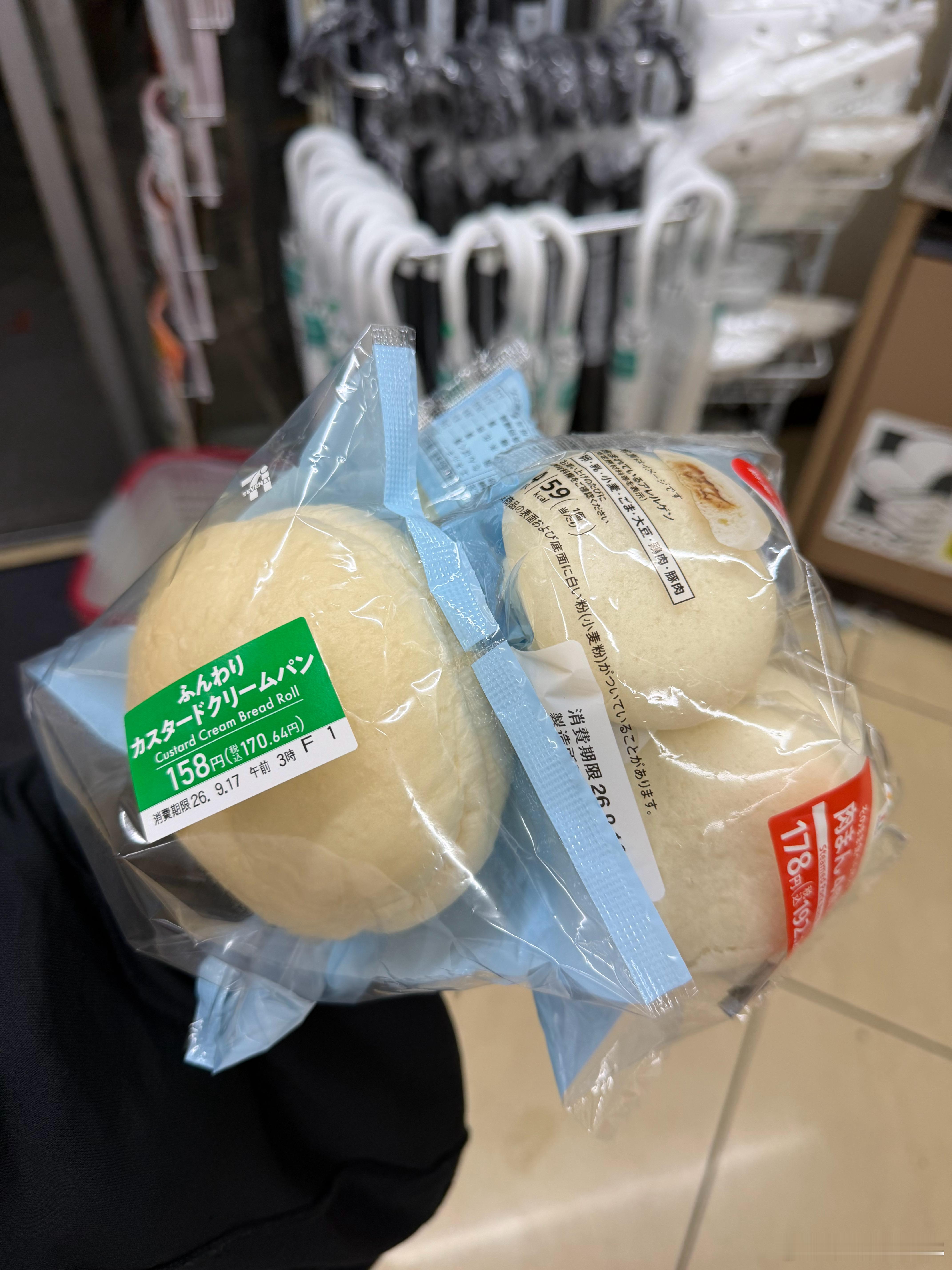 日本人感觉做事有点轴（没有不好的意思），昨天晚上我去711买面包，身上有300多