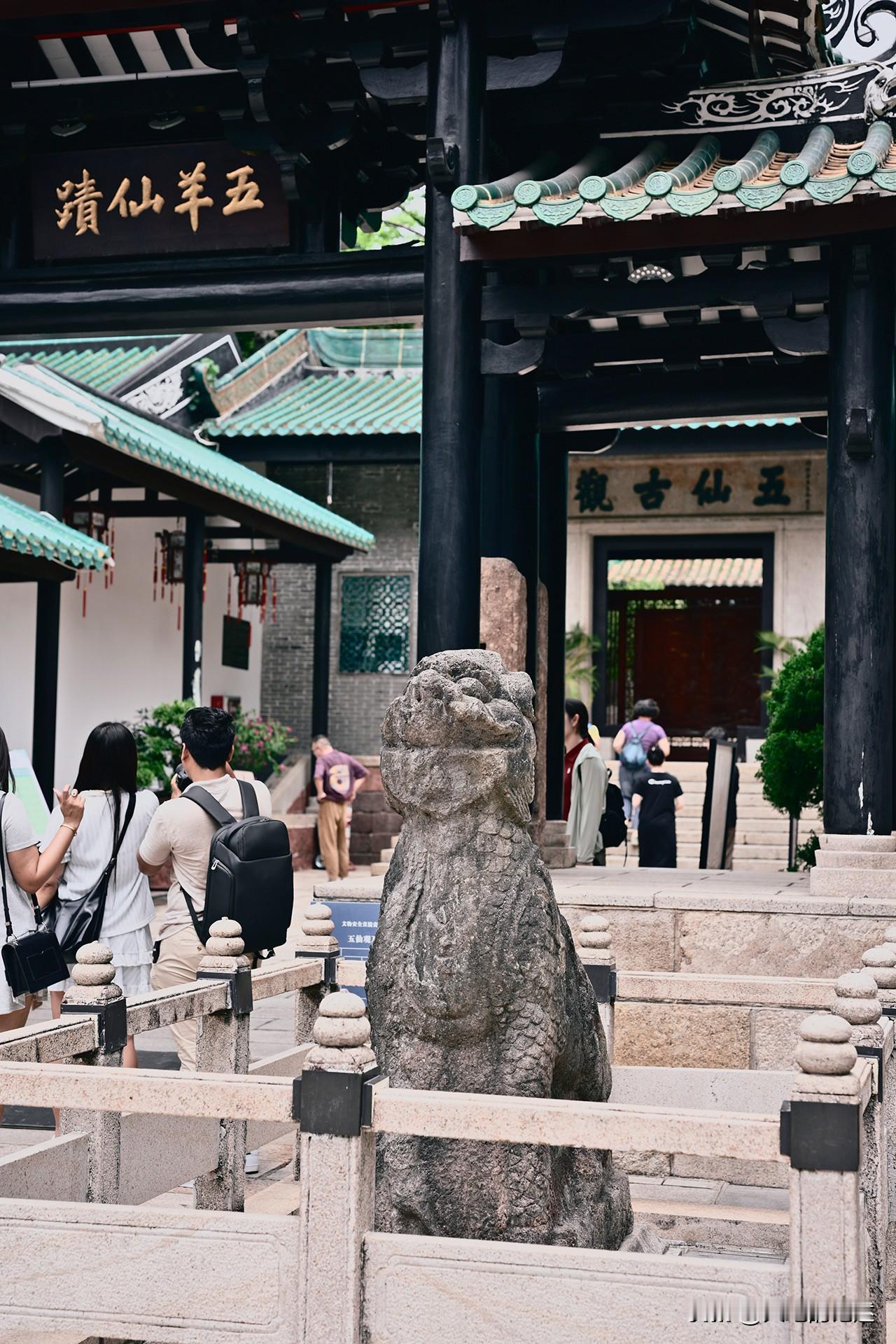 五仙观。去早了一天，工作人员说：“岭南第一楼今天重修完毕，明天开始开放”[流泪]