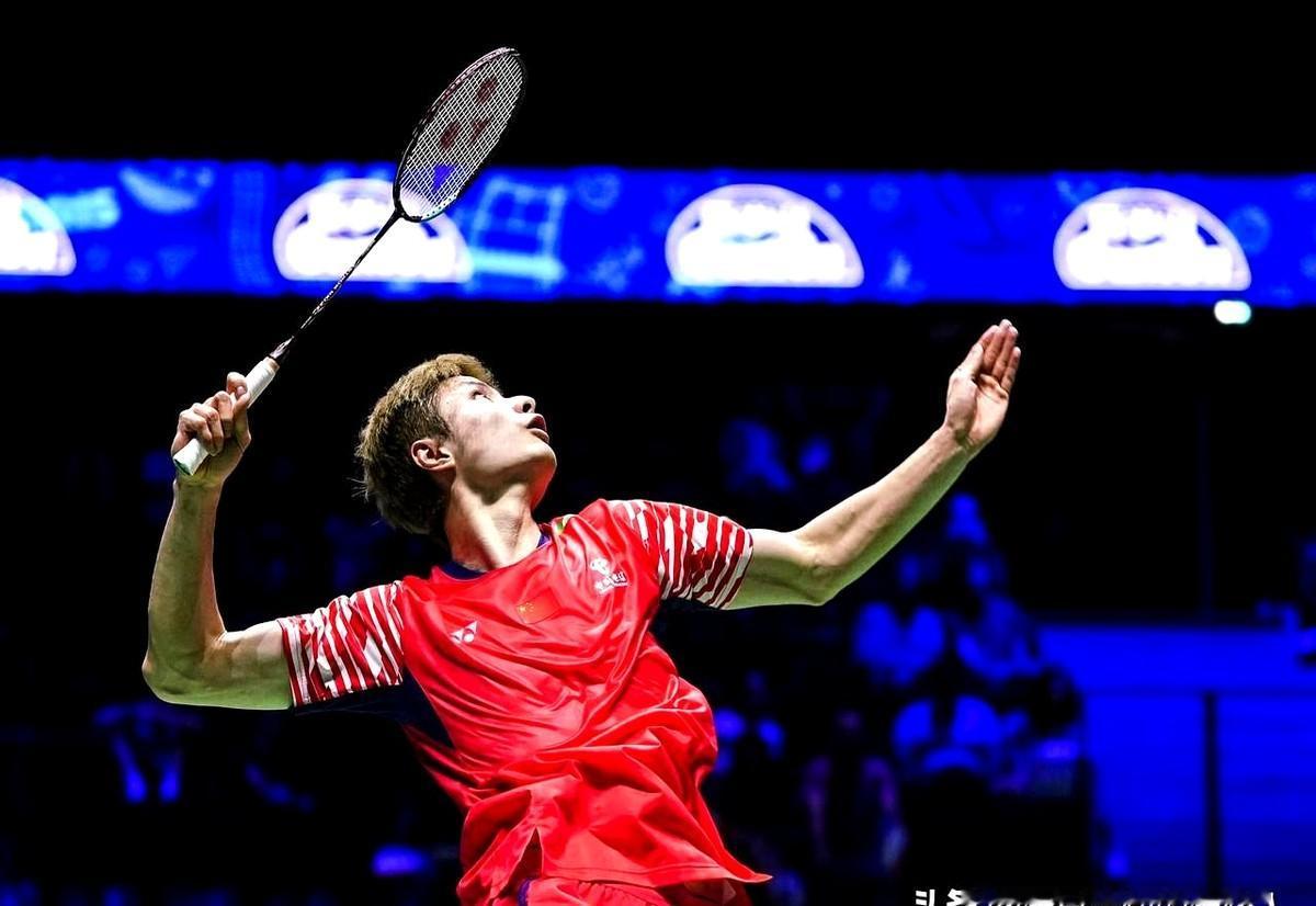 快30岁的石宇奇，体能条简直逆天！

巴黎世锦赛男单决赛，看到第二局我都惊了。