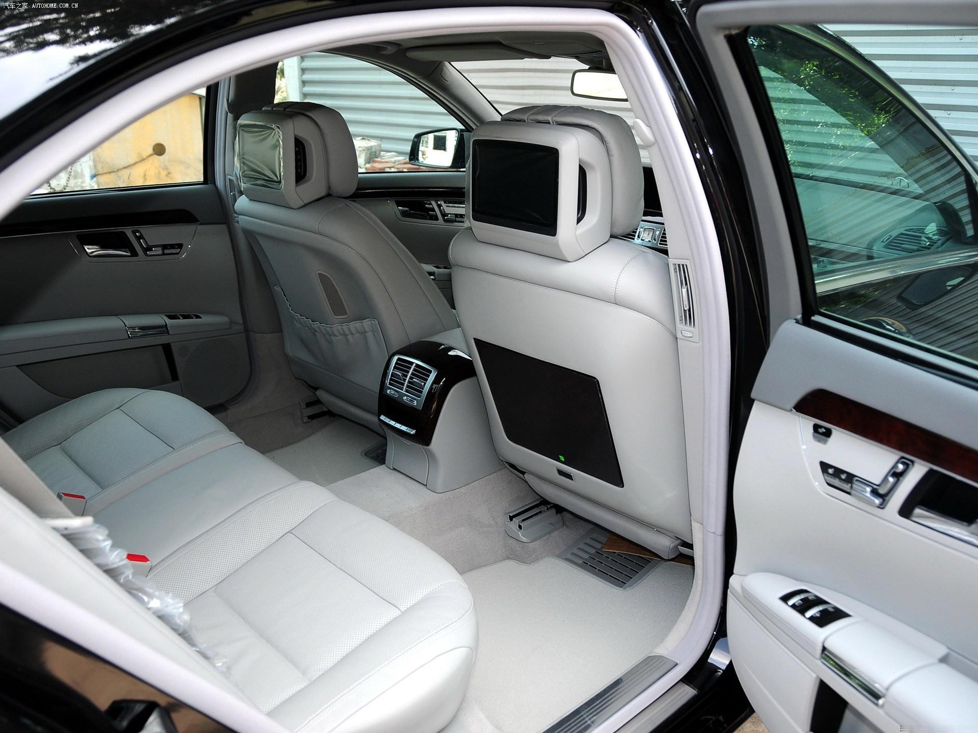 现在10万多一些可以买到后期的奔驰W221 S350L，这个后期款好的地方是已经