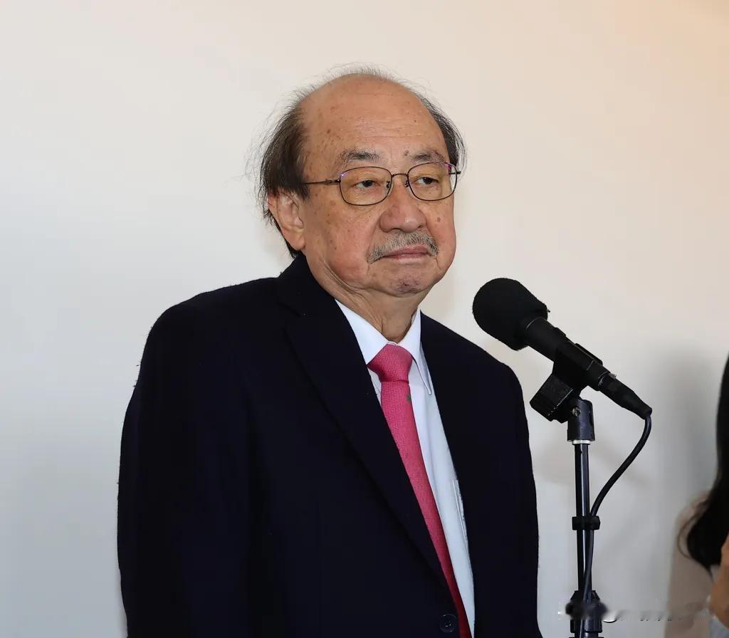 柯建铭超级鹰变超级鸽，林浊水叹台政坛荒唐
 
12月15日，台行政机构负责人卓荣