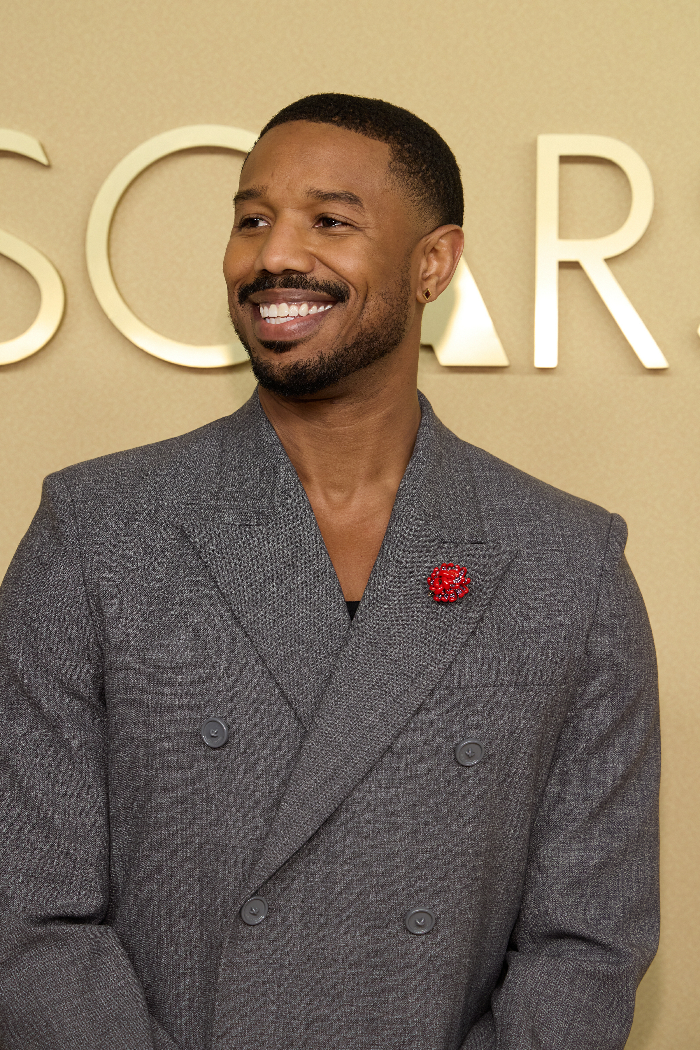 面包机迈克尔·B·乔丹帅气亮相第98届奥斯卡提名午宴！预祝今年好运！！！