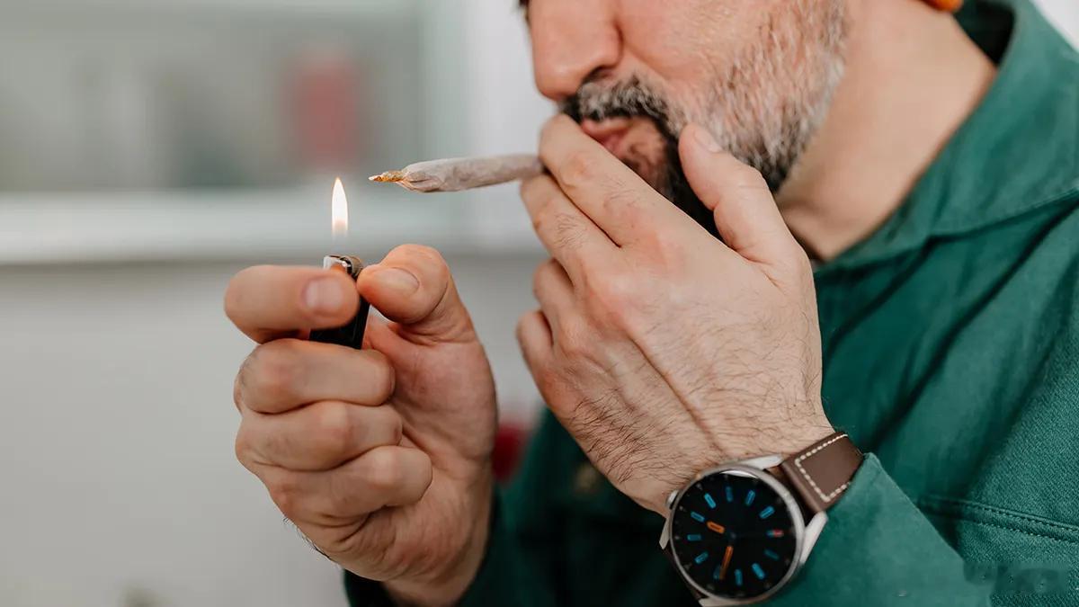 【美国大麻使用迎来重要里程碑：每日吸食大麻人数超过每日饮酒人数】[祝贺美国赢“麻