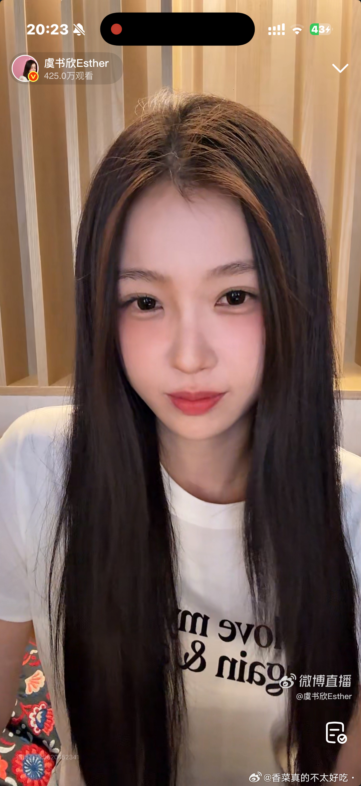 虞书欣[超话]  越看越美的一张脸，身上散发出来的感觉就是很美好，好想成为虞书欣