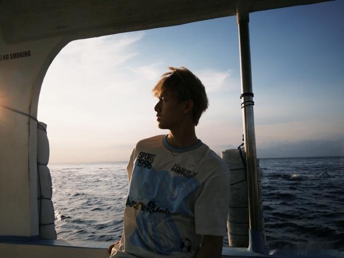 李昀锐海钓九宫格李昀锐海钓出片了 揽一片蓝海，赴一场海钓之约，李昀锐九宫格装满夏