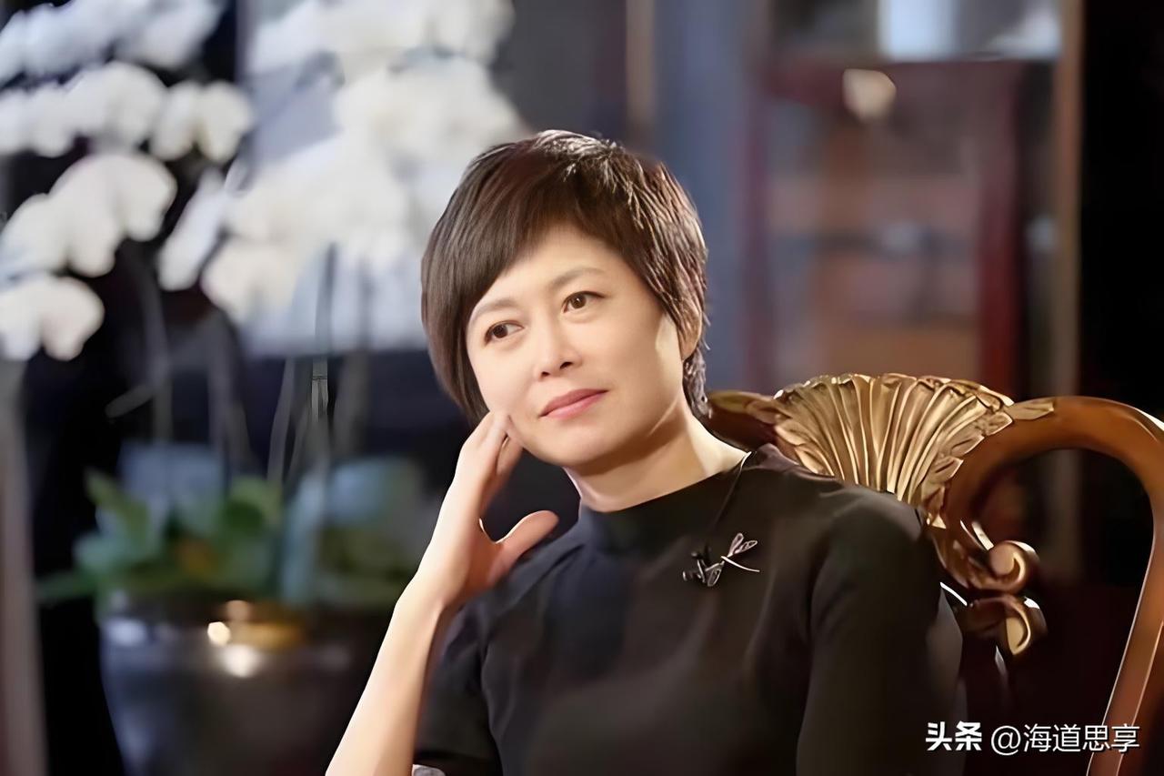 刚刷到，我第一反应是“假消息”——敬一丹，那个《焦点访谈》里最稳的声音，怎么可能