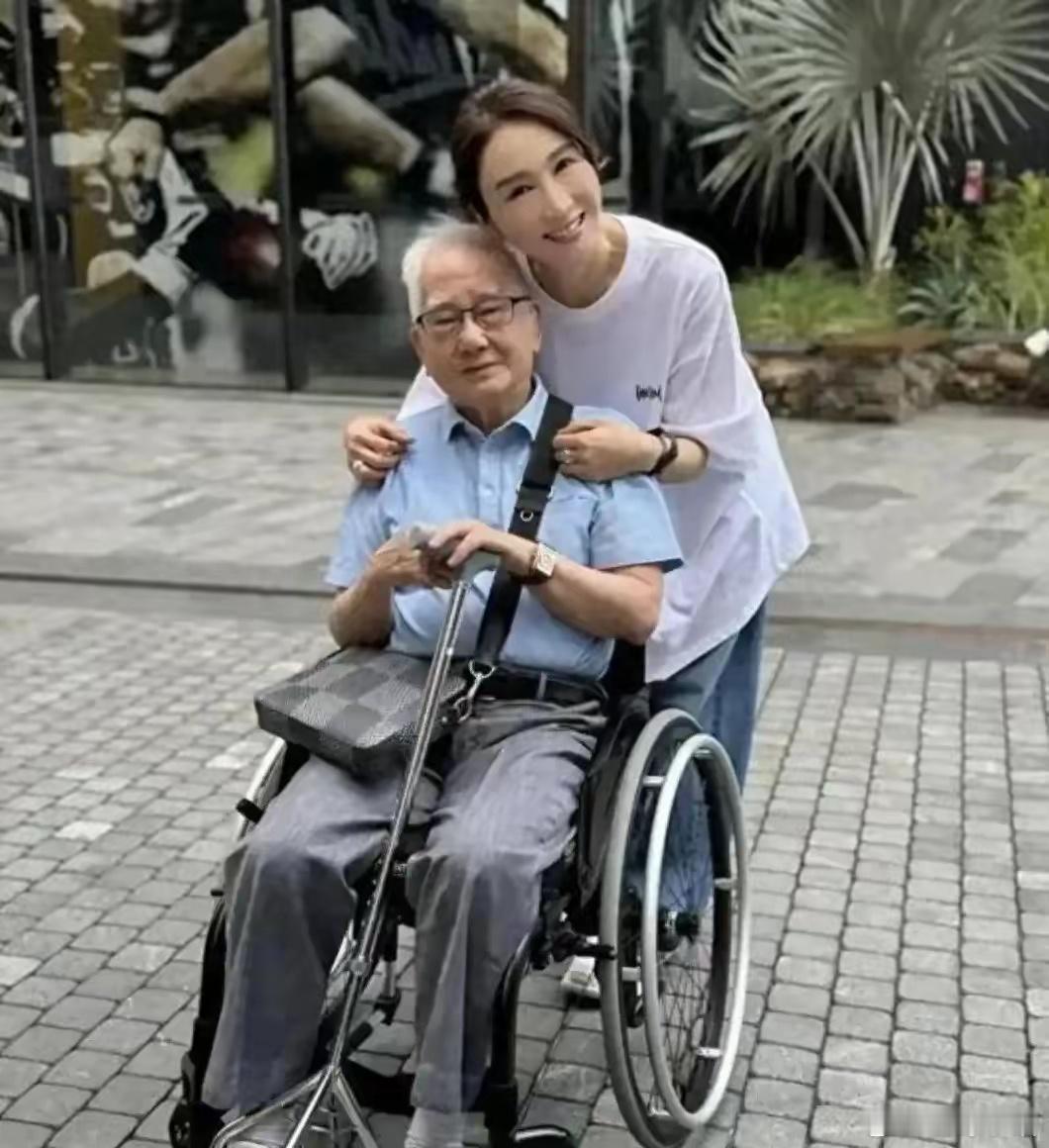 黎姿短发造型难掩岁月留下的痕迹，让人一言难尽 ​​​