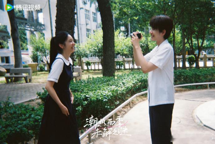 周也胡先煦dv互拍周也胡先煦dv互拍 