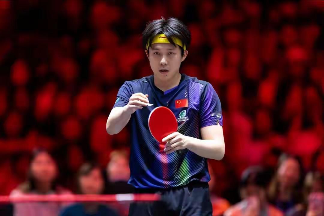 不相信，绝对不相信，
亲眼看见的也不相信！
WTT重庆冠军赛赛场，
王楚钦3-0