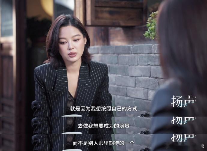 辛芷蕾解约完第一件事就是剪头发，有种从头开始的感觉，不困于他人期待，不被标签定义