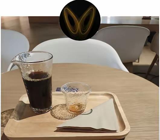 男子享了齐人之福。
男子娶了越南女子，生了儿子后，女子说要回家看看。男子多给了一