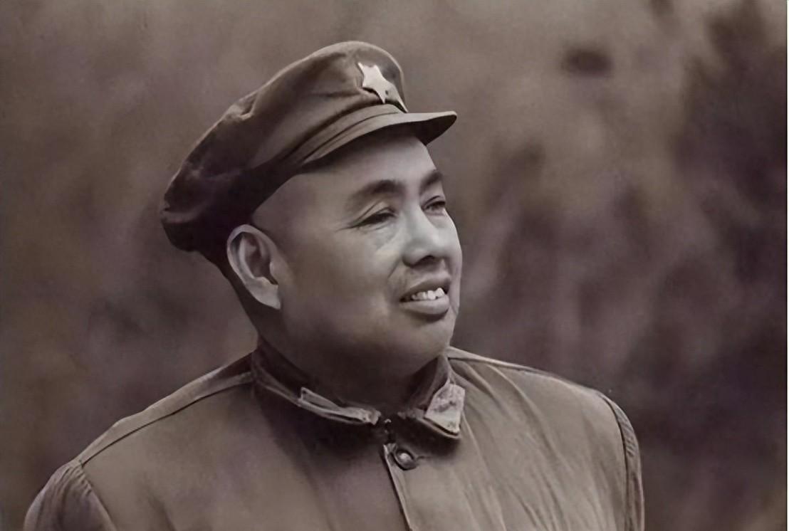 1955年许世友散步途中遭遇劫匪，果断出手将其制服，让在场的人纷纷惊叹不已！
1