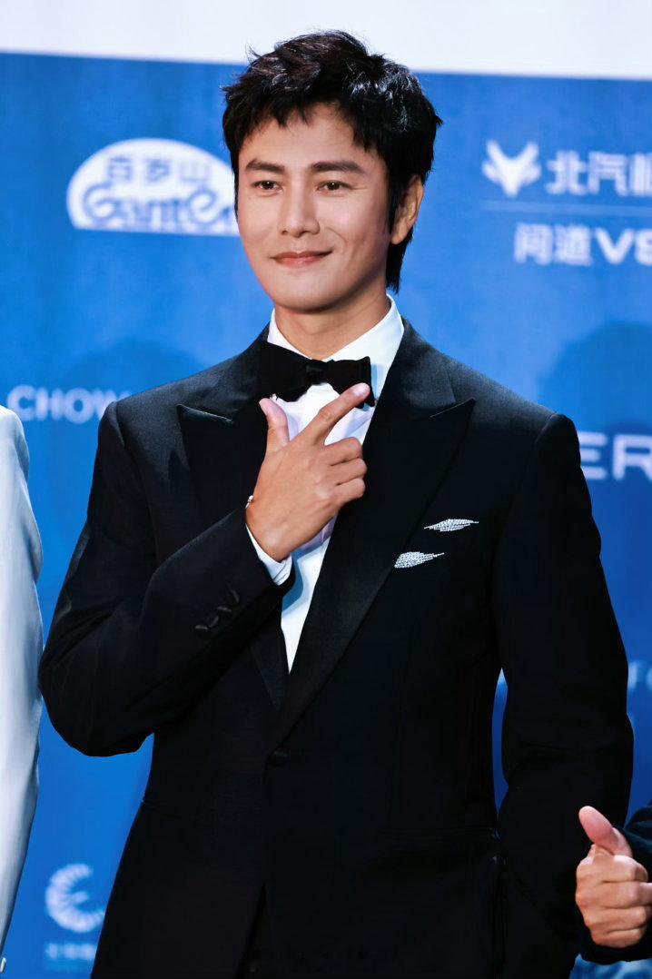 陈坤肖央王志飞体制感老boys陈坤王志飞肖央老辈子说话就是有涵养 看他们接受采访