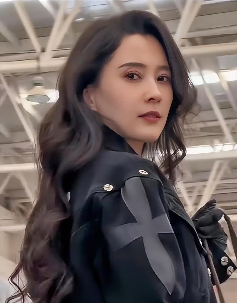 如果能娶到森林北这样的超级美女，
谁还会在意她有几个孩子！
喜当爹不好吗？
多几