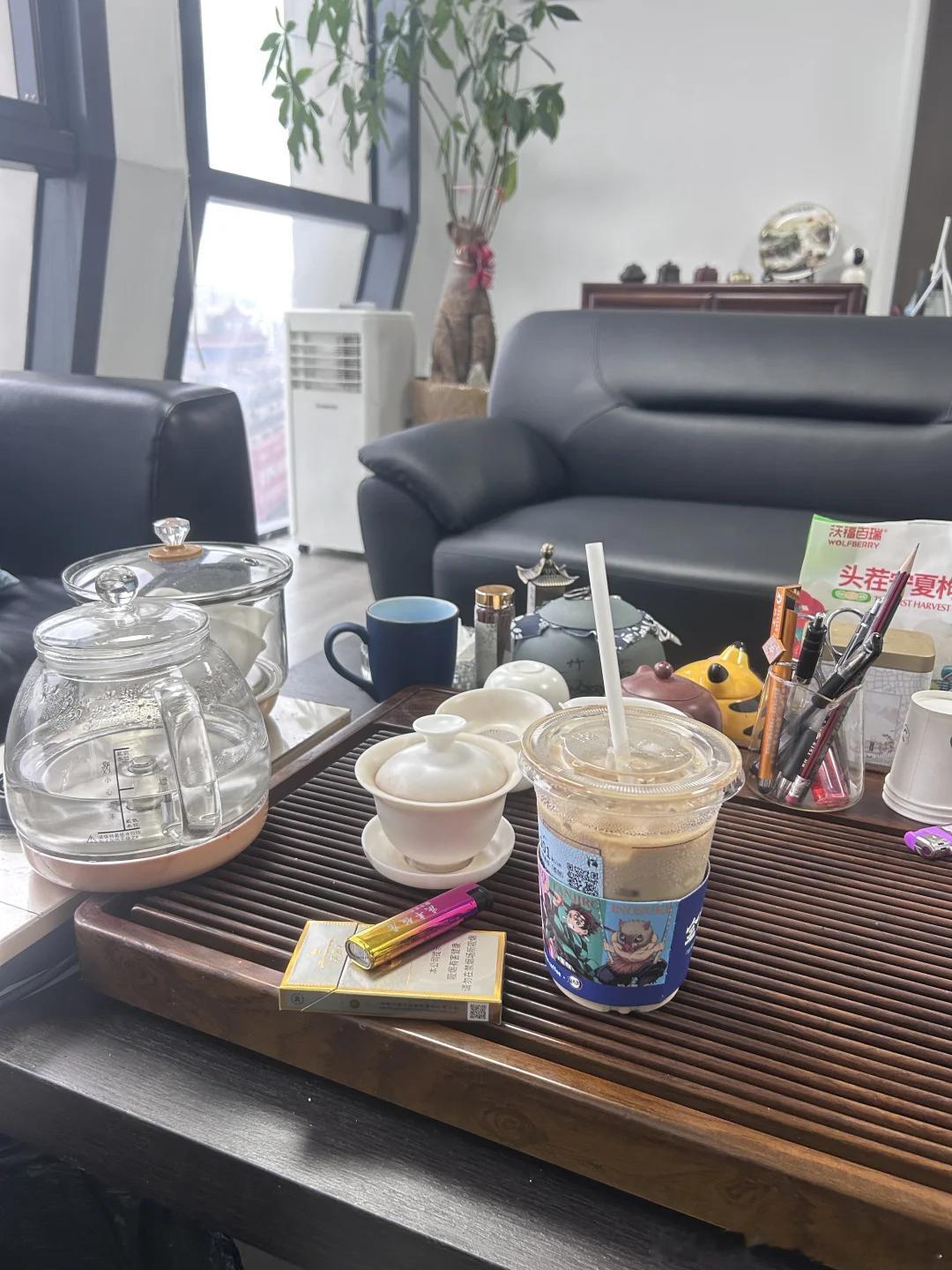 周末跑来公司复盘，没想到效率出奇的高，全神贯注。看来这就跟小孩一样，在家学总想摸