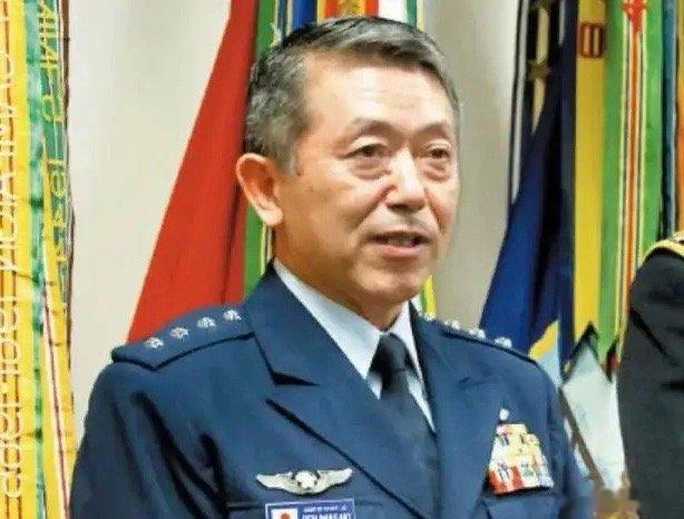 没想到，被中国制裁的日本政客岩崎茂，居然被爆出在中国有着巨额的资产，他的儿子在中