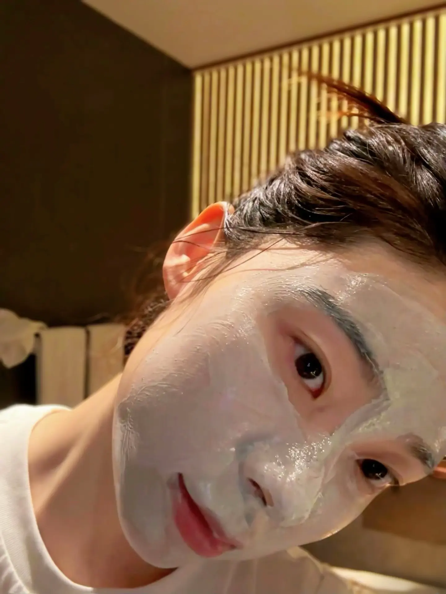 后来啊 生活就剩下两件事 睡醒后上班 下班后睡觉.