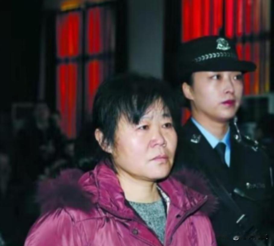 2014年，陕西某医院的产科主任张素霞，因为贩卖26个婴儿被判死刑，可她至死都不