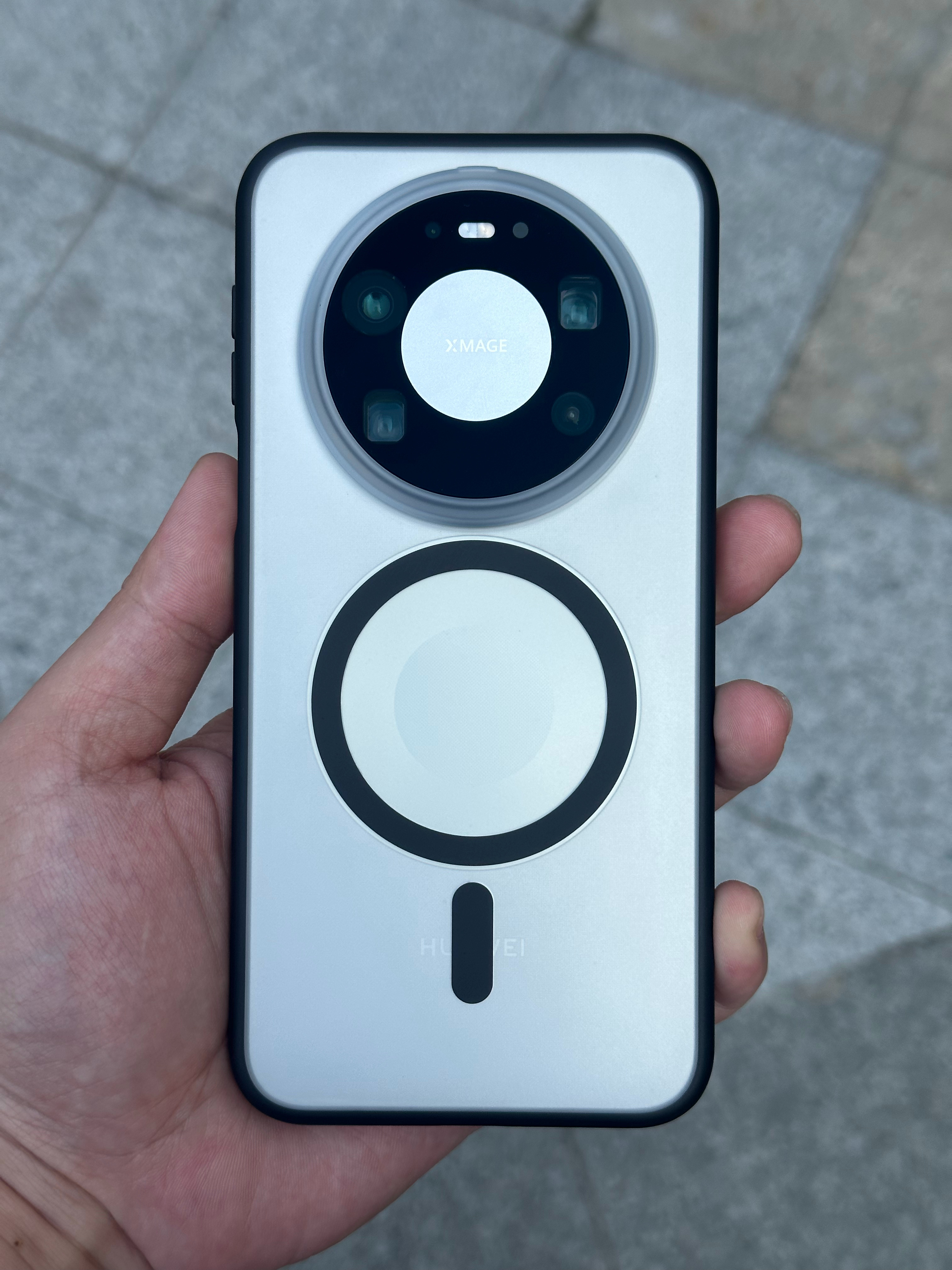 Mate80ProMax 013磁吸量产版。磁圈和手机的圆圈大体上是对准了的，但