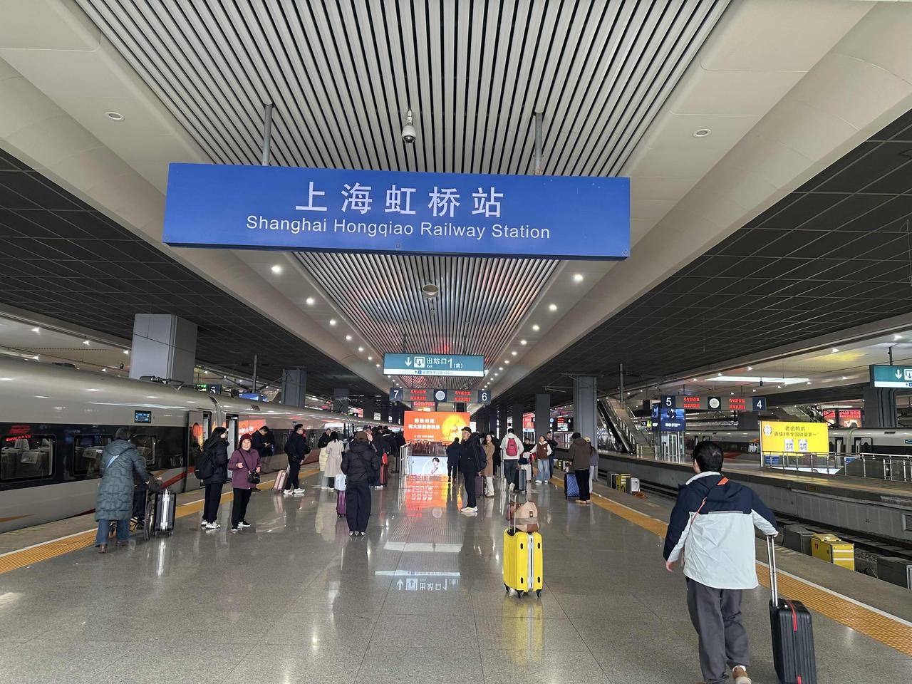 昨天是大年初三，早上8点51分乘坐G92由西安北到上海虹桥高铁站，下午14点43