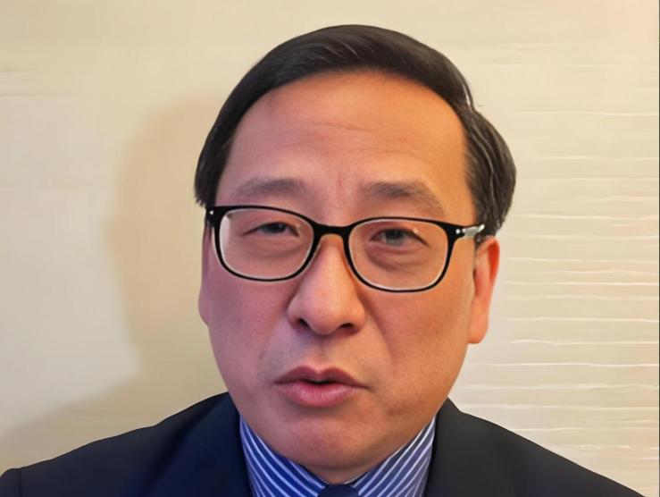 高志凯说我们太老实了，总是在我们自己的岛上跟别人谈“这岛归谁？”。他提出一个重要