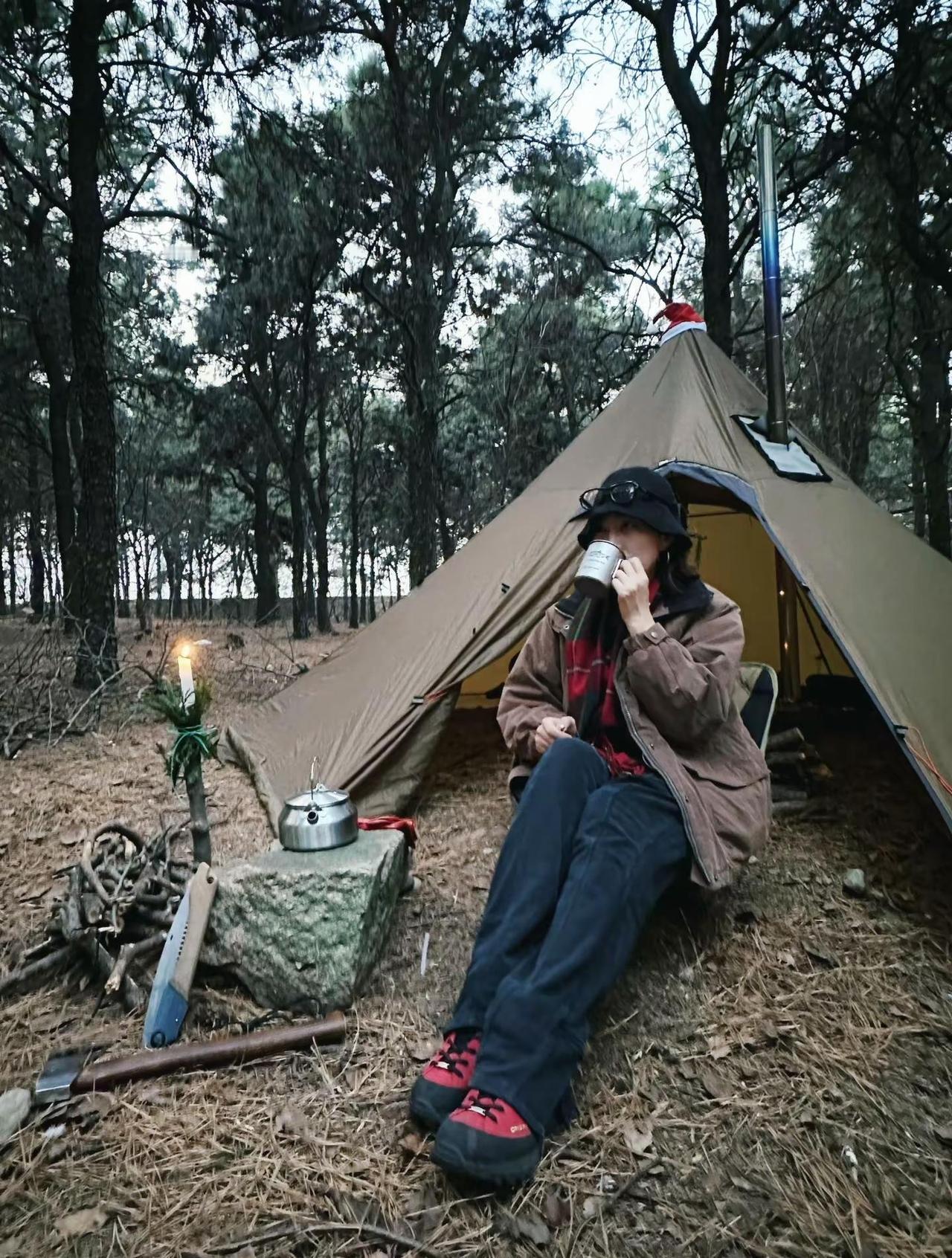 你当像鸟飞往你的山⛰️今日冬至，冬天的正确打开方式，当然是劈柴玩火。bc露营 保