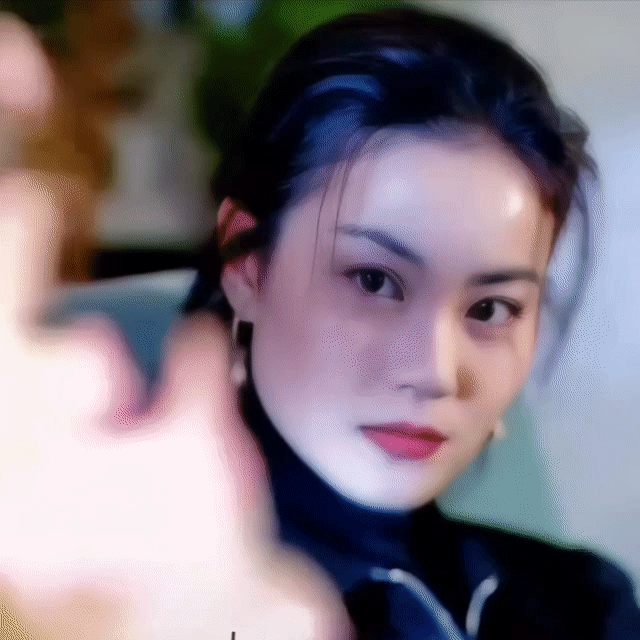 王菲的气质与生俱来骨子里带着傲气真的很帅[赞]小时候完全get不到她的颜值，长大