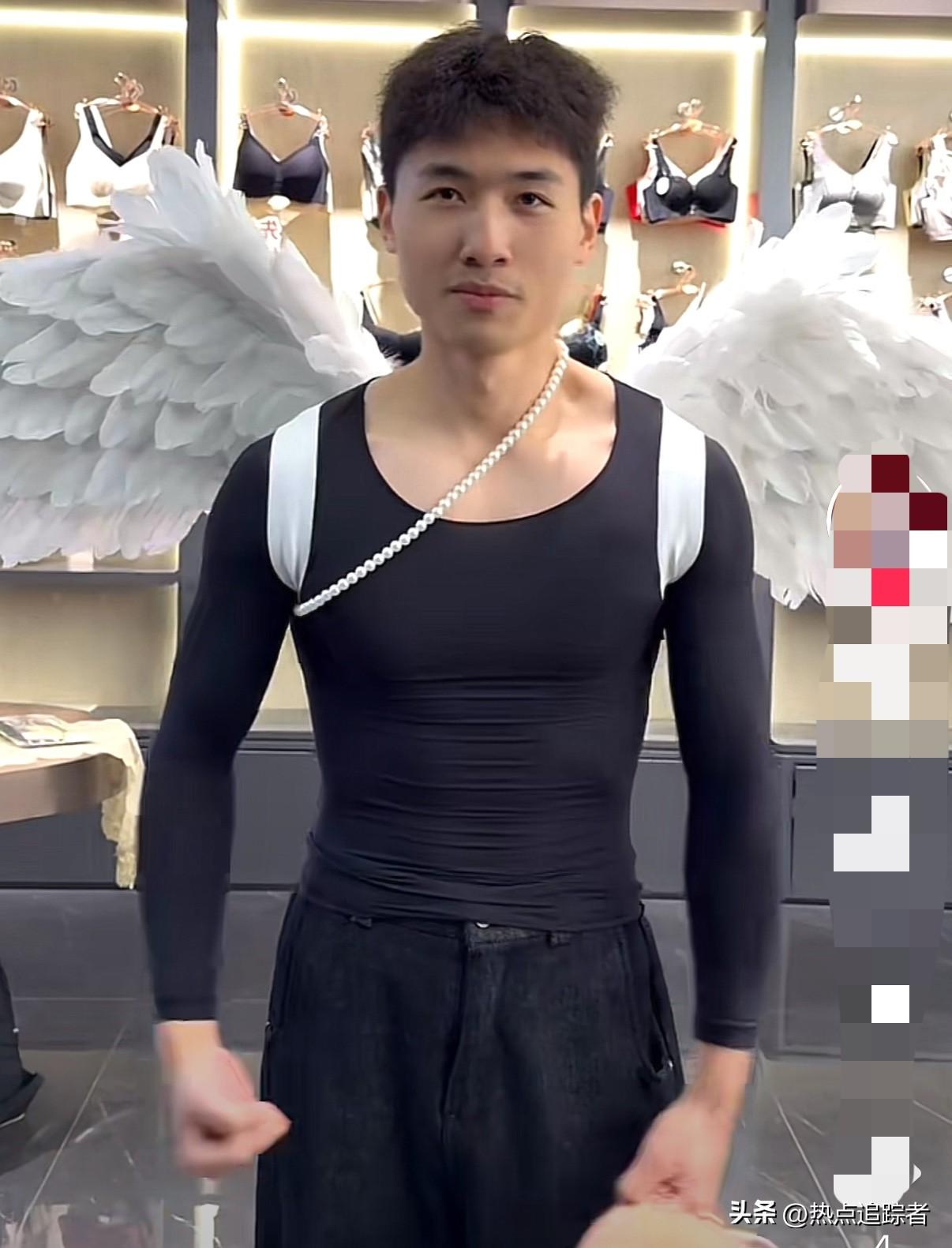 今天中午，谢浩男妈妈许健华更新了一则视频。视频里，谢浩男的好友海军身着紧身衣，走