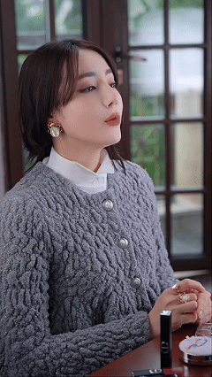 热巴VOGUE封面色迪奥380 热巴这组VOGUE封面氛围感直接封神，整体造型氛