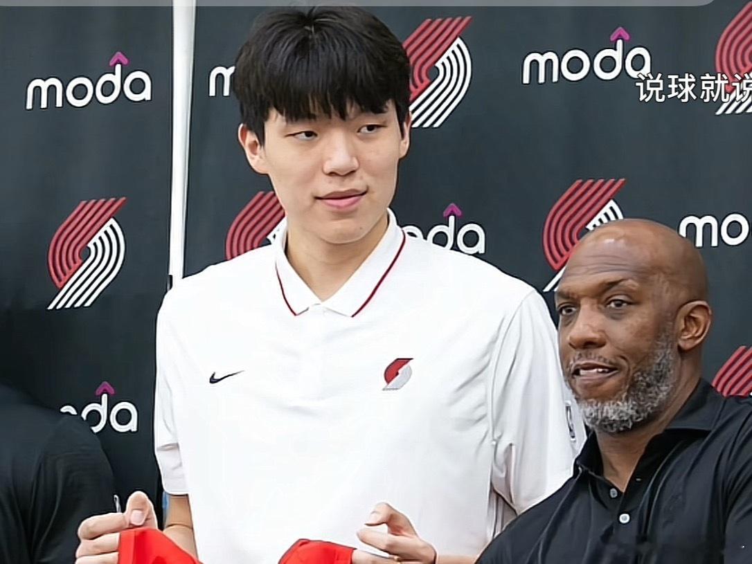 杨瀚森人气客场变主场日常2分1板就是杨瀚森菜鸟赛季的常态了 ​​​