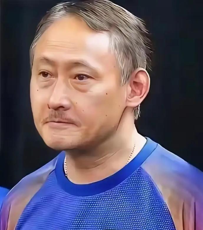 儿子张本智和输给伊朗老将也就罢了，女儿张本美和先在女单半决赛1比4不敌王曼昱，女