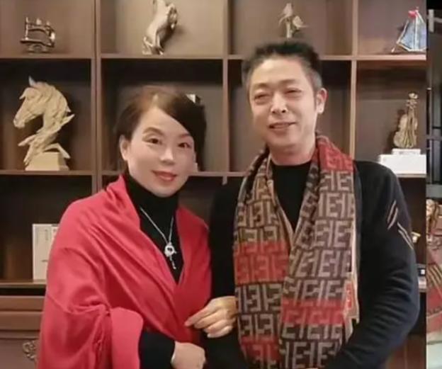 还好还好！
许妈姚爸终于回九江了！



他们从杭州办完事
就直接赶回来了，
虽