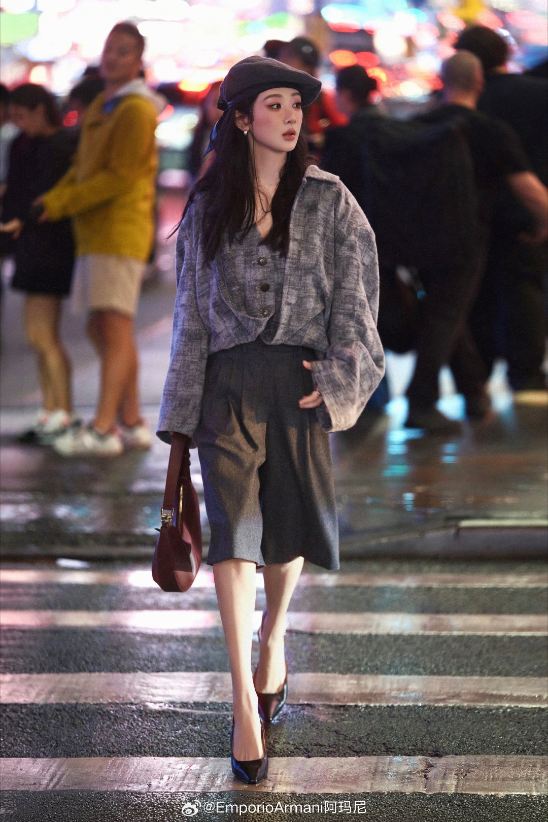 杨紫 经典灰调与利落剪裁相映，于都市霓虹间诠释摩登风格。杨紫董竹君🪷杨紫玉兰花