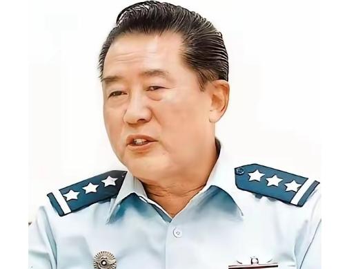 近日，台湾首任军事大学校长，退役上将夏瀛洲说：当年佩洛西窜台，解放军趁势突破了海