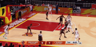 杜锋这是什么用人？陈家政在场上犯错一次就要换下去，张皓嘉却能无限犯错？

明眼人